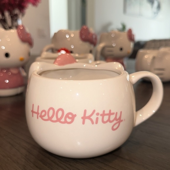 Hello Kitty Ceramic Bow Mug - Picture 4 of 4